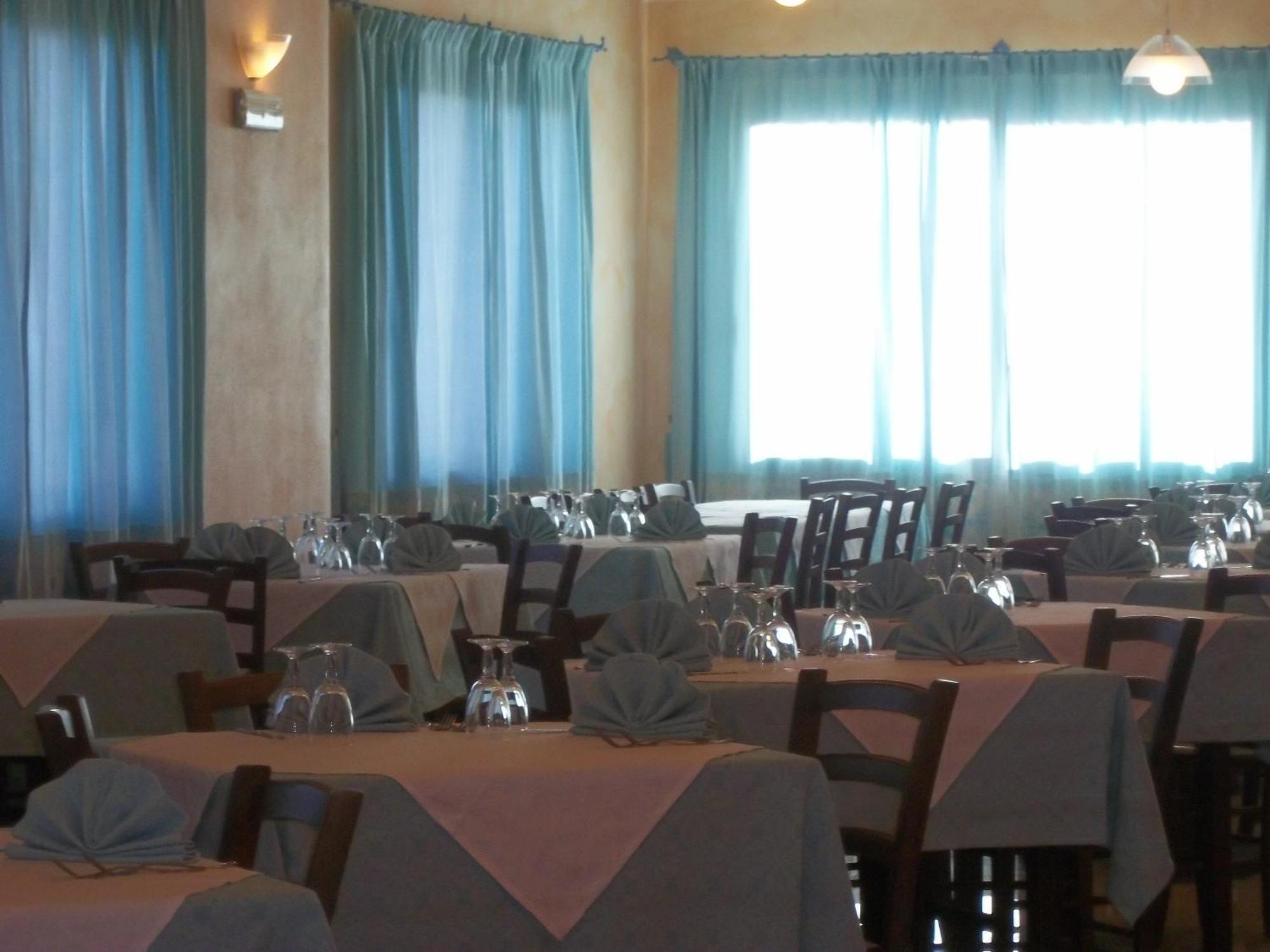 Hotel Baia Marina Orosei Nhà hàng bức ảnh